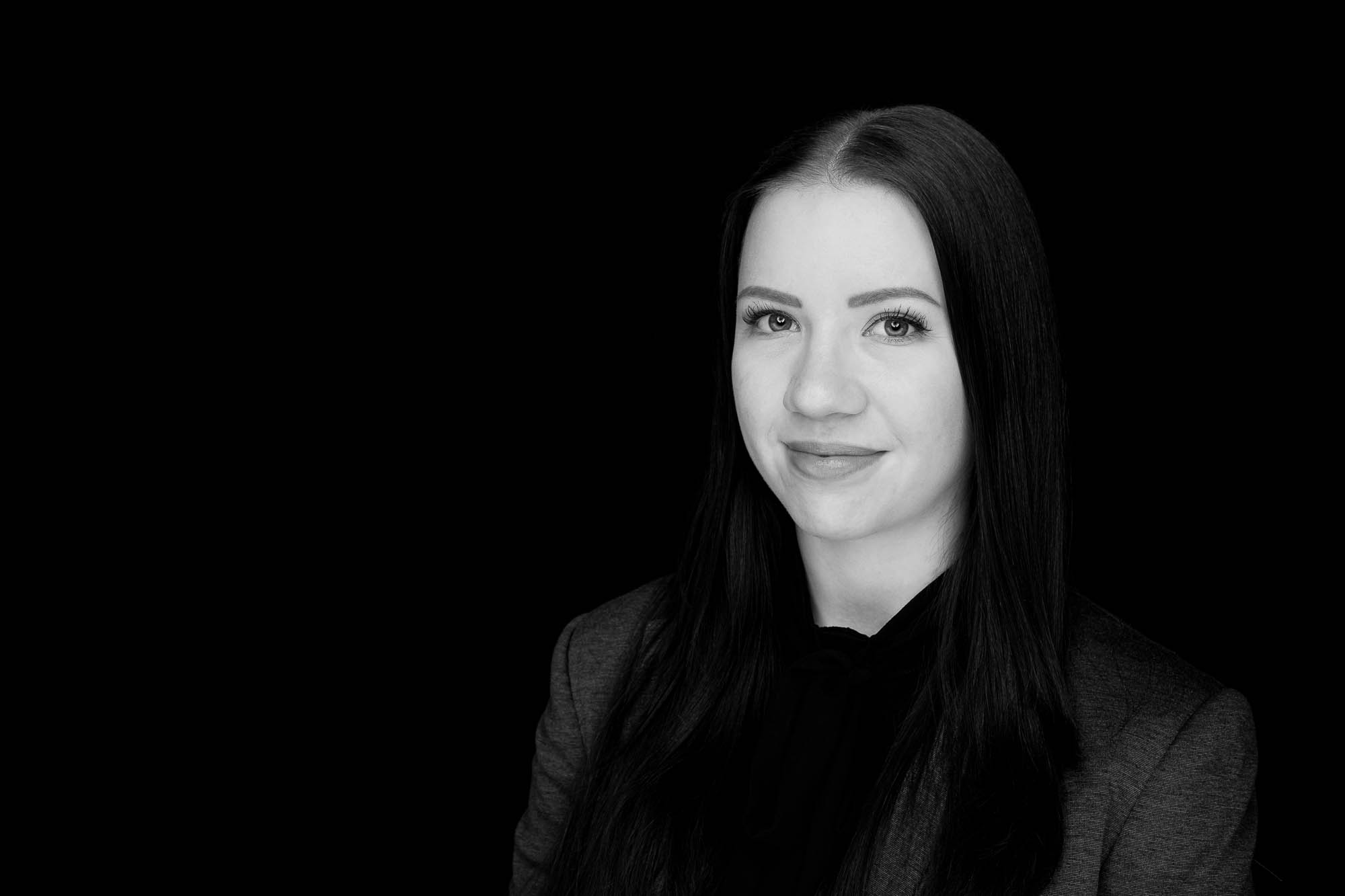 Export x3 Headshot  06259 Dez 01 2019 Bearbeitet Headshots 2019  Miro Nicole Nadine